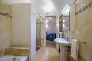 a bathroom with a sink and a shower and a toilet at Dimora Egilò - Violet in Nardò