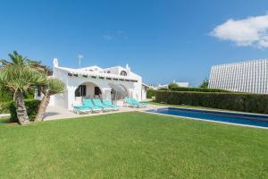 a villa with a swimming pool and a yard at Villa Bini Andu in Binibeca