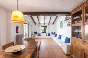 a living room with a table and a couch at Villa Bini Andu in Binibeca