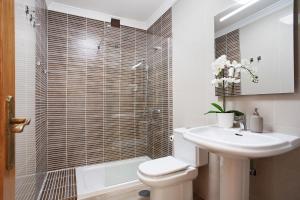 a bathroom with a toilet and a sink and a shower at Apartamento Puerto Playa in Puerto del Rosario