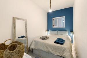 a bedroom with a bed and a mirror at Tróia Beach House in Carvalhal