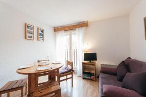 a living room with a table and a couch at Studio Barèges ski, rando, cure in Barèges