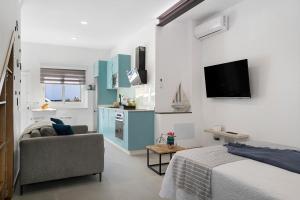a room with a bed and a couch and a tv at Casa Mara 1 in Playa Quemada