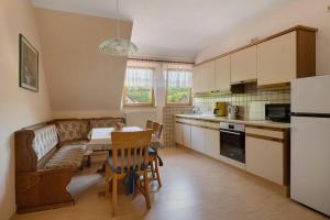 a kitchen with a table and a dining room at Wein- Und Obstbau Rupp in Obersulm