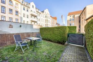 a patio with two chairs and a table in the grass at Radlerrast in Weißenfels