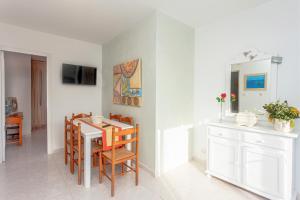 a kitchen and dining room with a table and chairs at Apartamento Cala en Forcat 34 in Cala en Blanes
