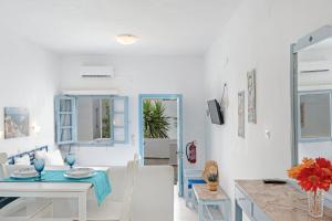 a kitchen and dining room with a table and chairs at Pico Bello Patmos 14 in Patmos