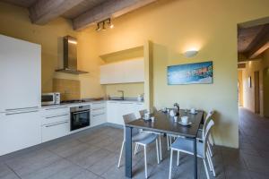 a kitchen with a table and chairs in a room at Villa Limone in Trequanda