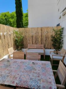 a patio with a table and chairs and a fence at Apartamento Rincón La Ballena in Rota