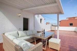 a living room with a couch and a table at los diablitos 3c - Ideal familias in San Juan de la Rambla
