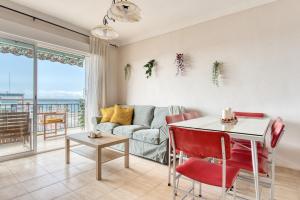 a living room with a couch and a table at Sunflower Puerto Rico in Santa Pola