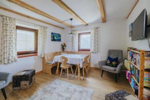 a dining room with a table and chairs at Maso Fallmerayer - Fallmerayerhof in Bressanone