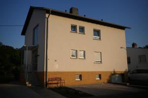 a building with a bench in front of it at Ferienwohnung Mi Ka mit Garten in Limburg an der Lahn