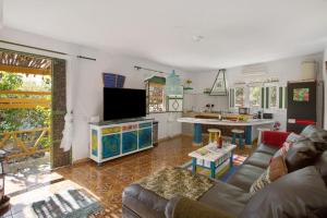 a living room with a couch and a tv and a kitchen at Finca Fani 4 in Agüimes