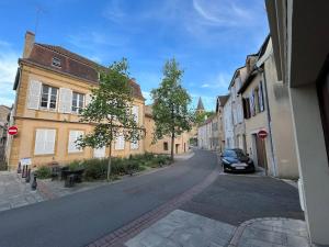 a car parked on the side of a street at Studio cosy -Hyper centre -Tout à pied in Paray-le-Monial