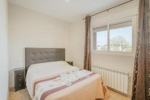 a bedroom with a bed and a window at El Cauce in Navaluenga
