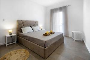 a bedroom with a bed with two teddy bears on it at Capelas Pdl Apartment in Capelas