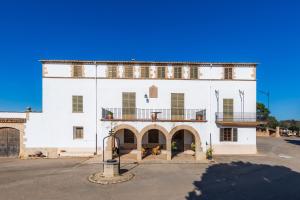a large white building with a balcony on a street at Son Crespi Vell in Manacor