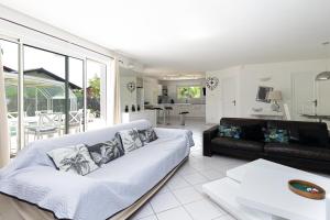 a living room with a couch and a table at Maison De Vacances 8pers Seignosse in Seignosse