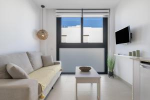a living room with a couch and a table at Apartamento The Banana Tree 2 9 in Tarifa