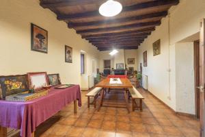 a dining room with a table and a table sidx sidx sidx sidx at Mas Vinyoles in Centellas