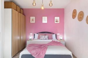 a pink bedroom with a bed with a pink wall at Casa Valista in Tijarafe +25 photos