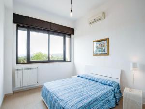 a white bedroom with a bed and a window at Villa Germano con piscina in Solarino +30 photos
