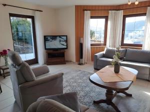 a living room with two couches and a tv at Zweiraum-Ferienwohnung Mitte in Marienberg