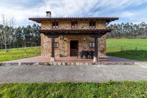 a house with a dog on top of it at Casa Alba in Bárcena de Cicero