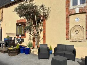 a group of chairs sitting outside of a building at VILLA.H GARDEN in Cramant