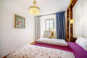 a bedroom with a bed and a chandelier at Ferienwohnung Schatztruhe in Maring-Noviand