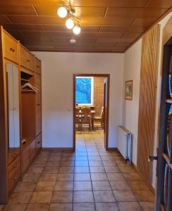 a hallway with a kitchen and a dining room at Ferienwohnung Sonnenschein in Tülau