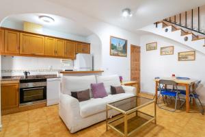 a living room with a white couch and a table at Playa Arenales del Sol in Arenales del Sol