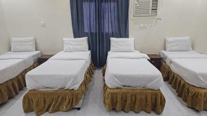 a room with four beds in a room at عمارة دار الضيافة in Medina