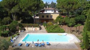 a large swimming pool in front of a house at Villa Vittorio a 4km dal mare in Trebbiantico