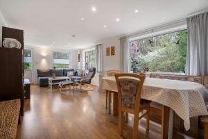 a living room with a table and chairs and a couch at Baumfuchs Ferienbungalow in Wesenberg