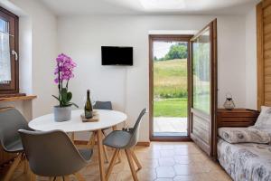a living room with a table and chairs and a couch at Maison Le Cré Appartamento 4 in Introd