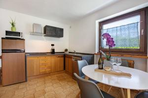 a kitchen with a white table and a window at Maison Le Cré Appartamento 4 in Introd