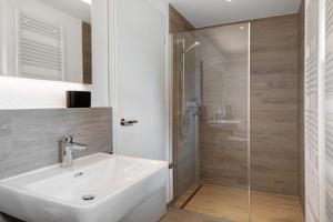 a bathroom with a sink and a shower at Schönes Apartment am Kaiserstuhl in Bahlingen +14 photos
