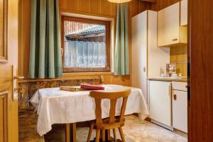 a small kitchen with a table and a window at Mittermüllerhof Feldthurns in Velturno