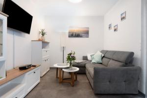 a living room with a couch and a table at Speicherhäuschen Maike in Geeste