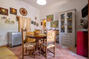 a dining room with a table and chairs at Casa Michela in Viddalba