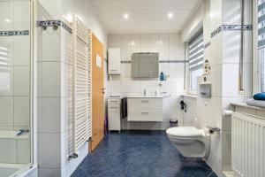 a bathroom with a toilet and a sink at Münsterland Stadtlohn in Stadtlohn +13 photos