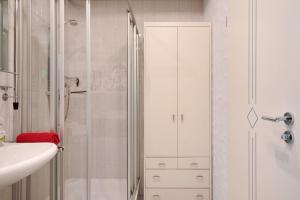 a bathroom with a shower and a sink at Stumpp´s Appartement in Heroldstatt