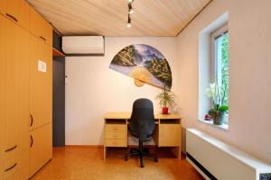 an office with a desk and a chair in a room at Stumpp´s Appartement in Heroldstatt