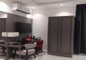 a living room with a desk and a red chair at شقة المطيري in Jeddah +22 photos