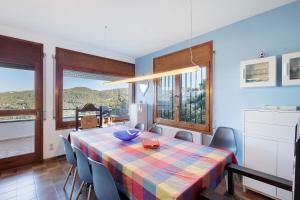 a dining room with a table and chairs in a room at Racó 72 in Begur
