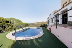 a swimming pool on the roof of a house at Racó 72 in Begur