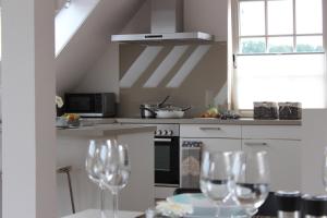 a kitchen with two wine glasses on a table at Ferienwohnung Zur Remise in Stadtlohn