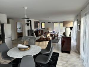 a living room with a table and chairs at Villa julia in Cros